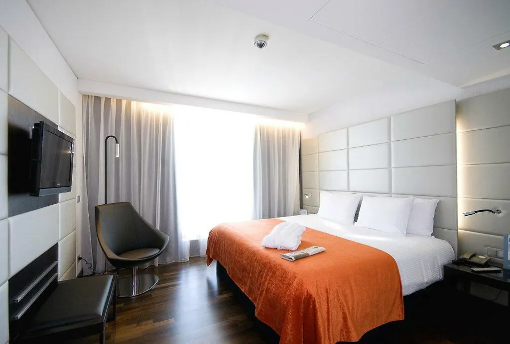 **** Szálloda Eurostars Grand Central München Németország